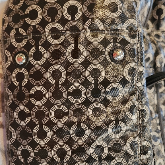 LIKE NEW XL COACH leather logo handbag full of pockets inside and out - Picture 7 of 7